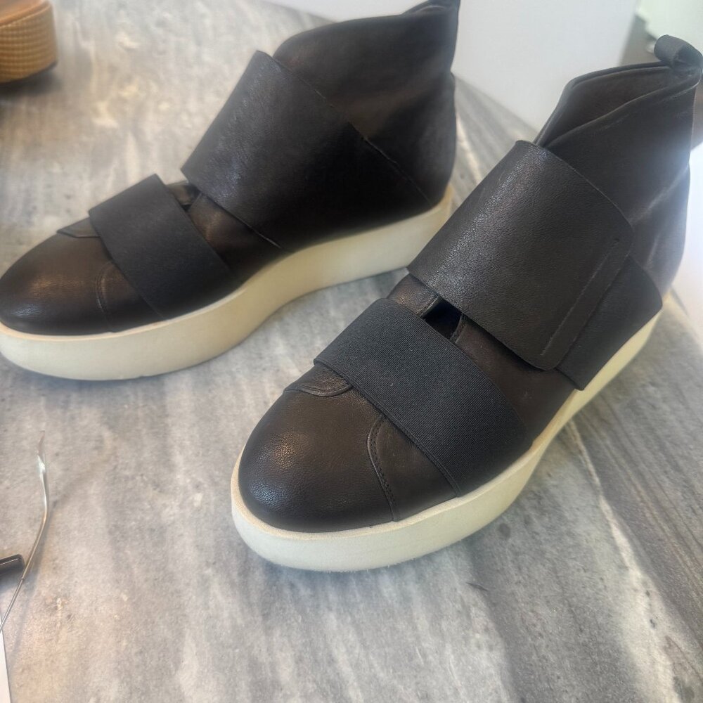Coclico Black Leather Sneakers
